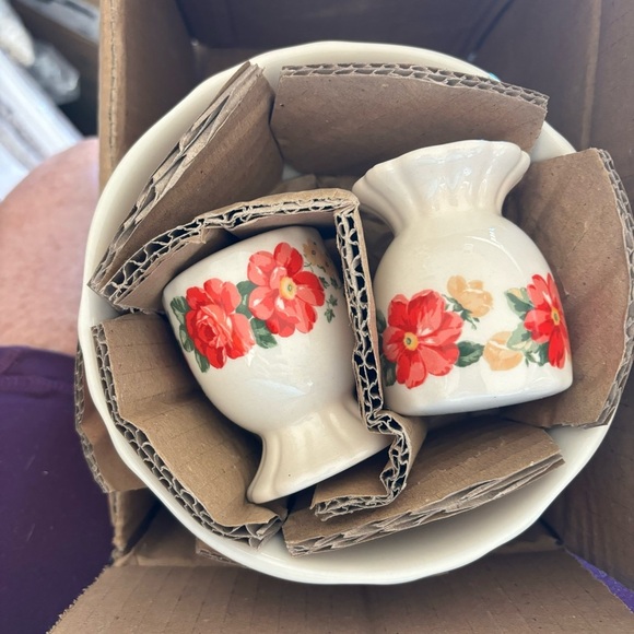 The Pioneer Woman Genuine Vintage Floral Bowls! Set of 4 SetSalt Pepper Shakers - Picture 2 of 3